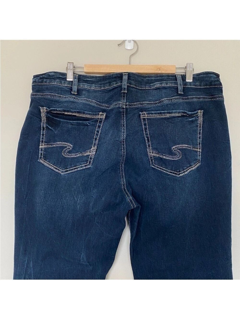 Silver Suki Straight Leg Blue Jeans Women's Sz 18x29 Dark Wash